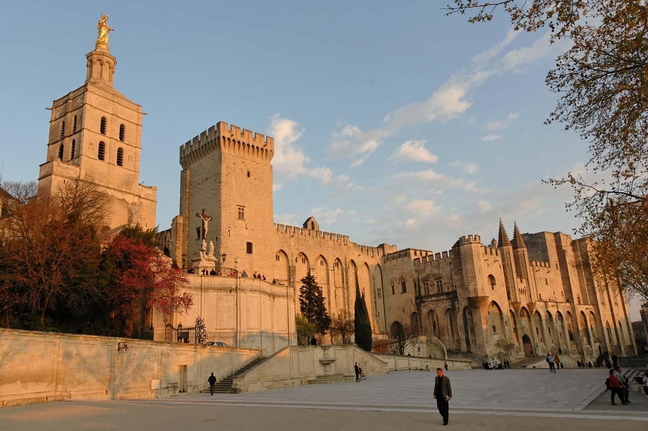 palais-des-papes-avignon-que-visiter-pendant-la-feria-de-nimes1